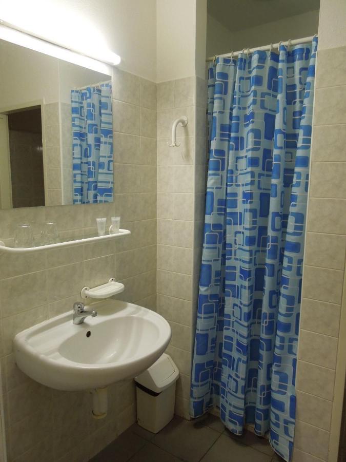 Hostel Masarykova Прага Экстерьер фото