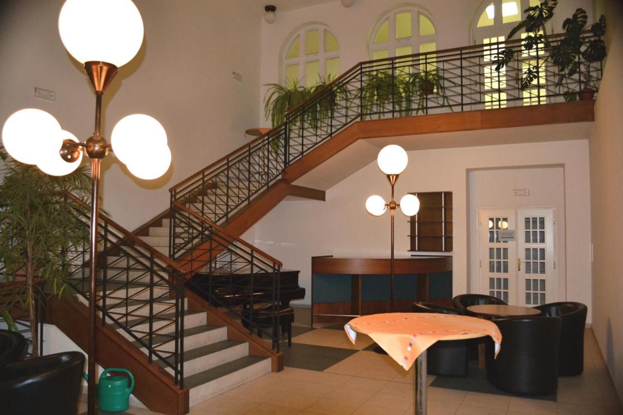 Hostel Masarykova Прага Экстерьер фото